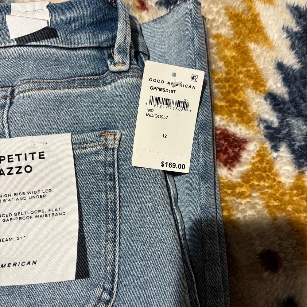 Good American Flare Jeans in Light Blue - Picture 3 of 3